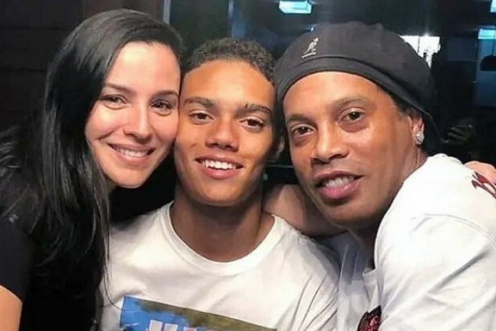 Huyền thoại Ronaldinho sắp có cháu nội