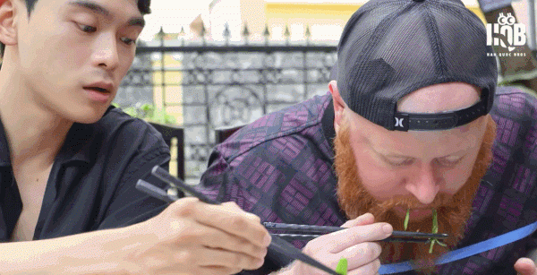 Khách Tây 'không thể rời Việt Nam' vì mê một món bình dân, ăn vài lần mỗi tuần - 4