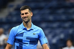 Djokovic bắt chước Nadal, bị tố phá hỏng buổi chia tay của "Vua đất nện"