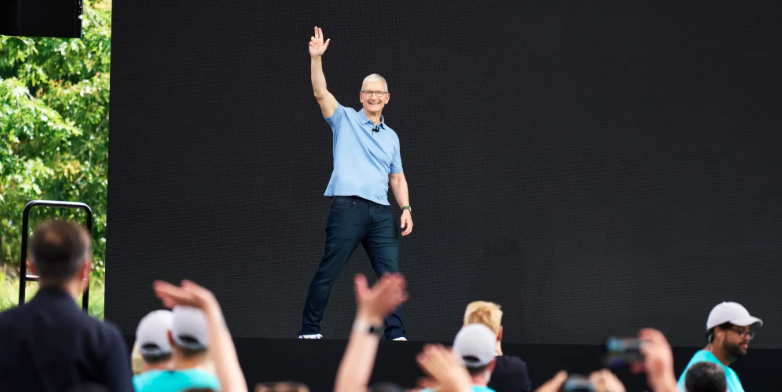 CEO Apple - Tim Cook.