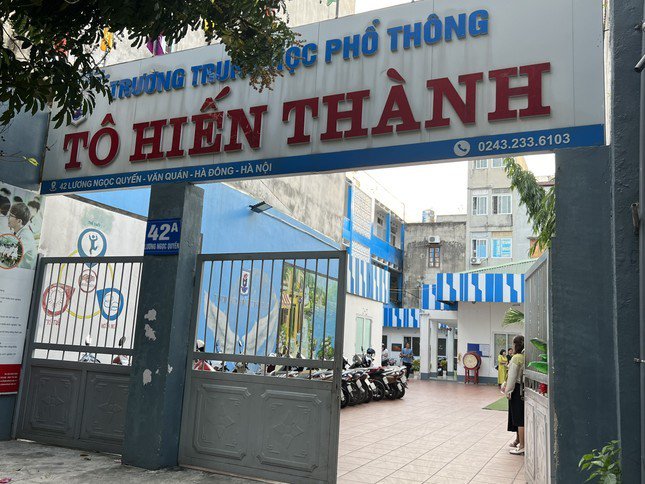 Trường THPT Tô Hiến Thành đã bị xử phạt 20 triệu đồng, đồng thời chuyển 174 học sinh tuyển sinh chui trước đó sang Trường THPT Văn Lang.