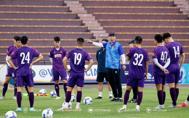 Cháy vé xem trận Việt Nam đấu Indonesia tại ASEAN Cup - 1