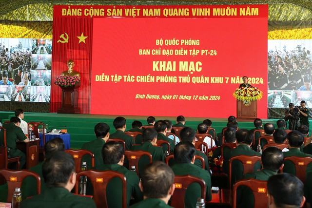 Buổi khai mạc diễn tập tác chiến phòng thủ Quân khu 7 năm 2024. Ảnh: Hoàng Triều