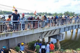 Hai người hùng Quế Sơn dũng cảm nhảy sông cứu sống người phụ nữ