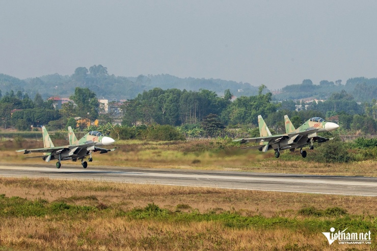 Phi công Su-30MK2 &#39;hé lộ&#39; bài bay độc đáo sẽ biểu diễn ở triển lãm Quốc phòng - 9