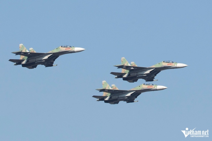 Phi công Su-30MK2 &#39;hé lộ&#39; bài bay độc đáo sẽ biểu diễn ở triển lãm Quốc phòng - 10