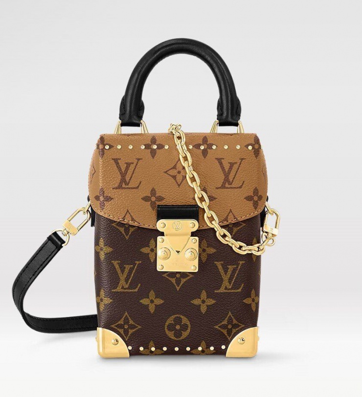 Trong bộ sưu tập hàng hiệu của Doãn Hải My còn có&nbsp;túi Louis Vuitton Camera Box 3.450 USD (hơn 87 triệu đồng). Món đồ được cô mix cùng set đồ thun trắng giá rẻ nhưng đẹp miễn chê.