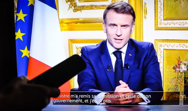 Pháp: Tổng thống Macron tuyên bố cứng rắn giữa khủng hoảng chính trị - 1