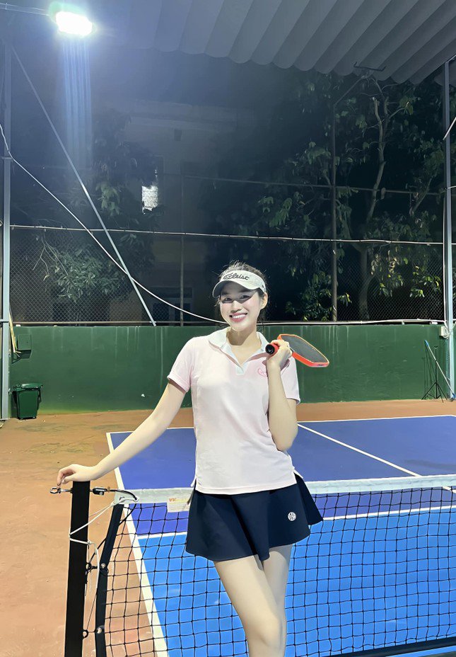 Hoa hậu Đỗ Thị Hà - mỹ nhân mặc đẹp nhất làng pickleball, set đồ nào cũng đỉnh - 4