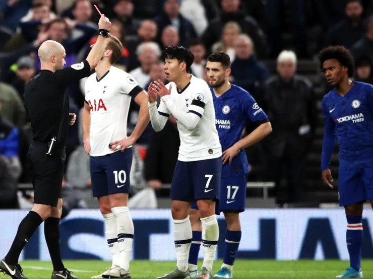 Son Heung Min bị thẻ đỏ trong trận đấu giữa&nbsp;Tottenham và&nbsp;Chelsea&nbsp;ở mùa giải 2019/20