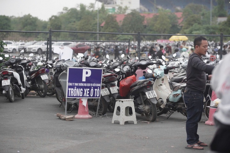 Dịch vụ trông xe ăn nên làm ra.