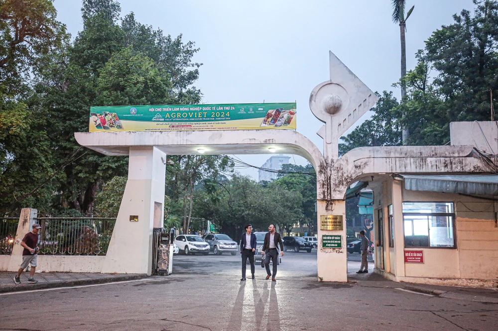 Hợp nhất Bộ Tài nguyên và Môi trường, Bộ Nông nghiệp và Phát triển nông thôn. Tên bộ sau sắp xếp dự kiến là Bộ Nông nghiệp và Tài nguyên, Môi trường (thực hiện chức năng quản lý nhà nước về các ngành, lĩnh vực hiện đang giao cho Bộ Tài nguyên và Môi trường và Bộ Nông nghiệp và Phát triển nông thôn).