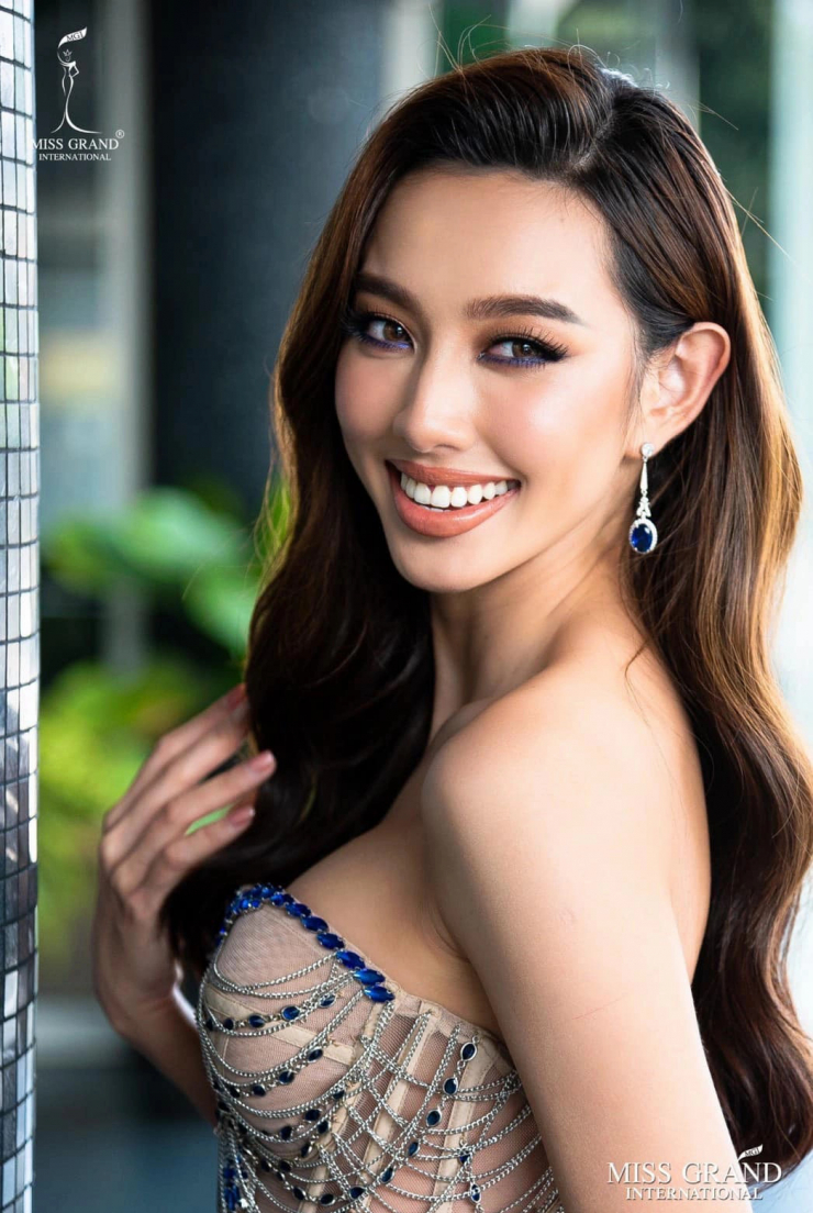 Ông Nawat, Chủ tịch cuộc thi Hoa hậu Hòa bình quốc tế 2021 (Miss Grand 2021), tiết lộ Thùy Tiên đã kiếm được gần 100 triệu Baht (khoảng gần 70 tỷ đồng) chỉ sau 3 tháng đăng quang ngôi vị hoa hậu.