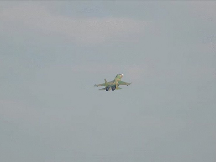 Biên đội Su-30MK2 Bắc Giang tập luyện bài bay khó chuẩn bị cho triển lãm quốc tế