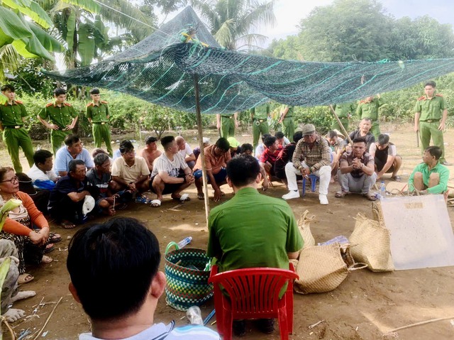 Các đối tượng và tang vật bị bắt quả tang tại hiện trường