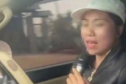 Người phụ nữ lái xe vừa hát karaoke vừa chở khách trên xe: Xác định danh tính, xử lý nghiêm