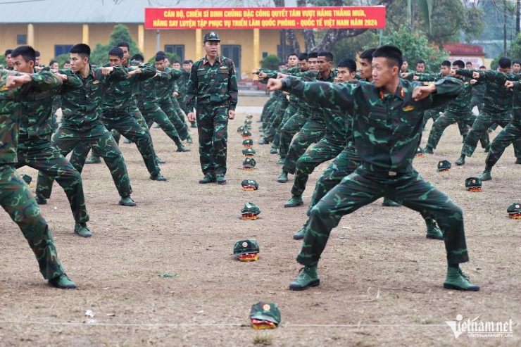 Đặc công tôi luyện những &#39;ngón đòn, tuyệt kỹ&#39; phô diễn ở triển lãm quốc phòng - 3