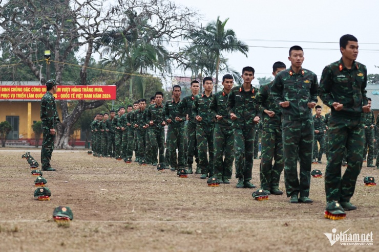 Đặc công tôi luyện những &#39;ngón đòn, tuyệt kỹ&#39; phô diễn ở triển lãm quốc phòng - 5