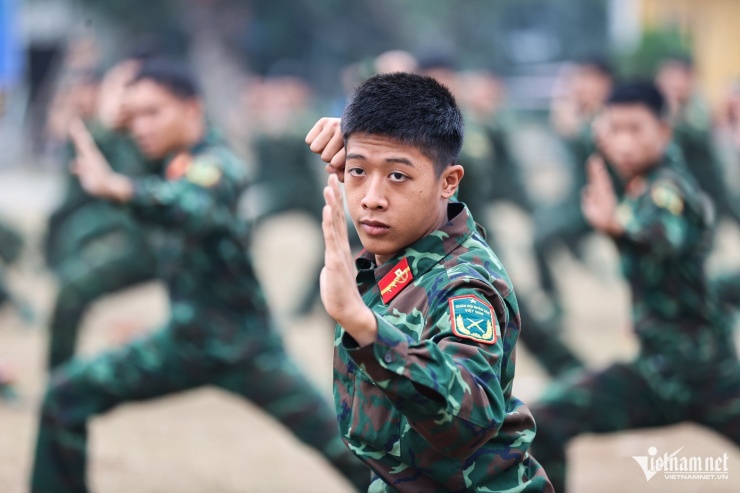 Đặc công tôi luyện những &#39;ngón đòn, tuyệt kỹ&#39; phô diễn ở triển lãm quốc phòng - 4