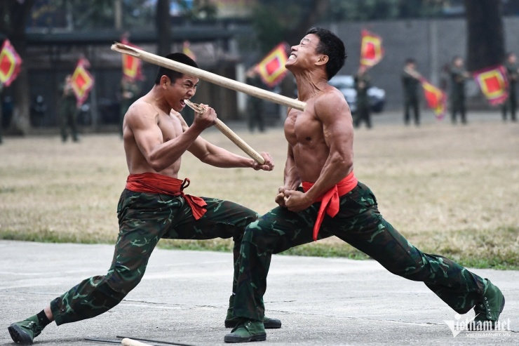 Đặc công tôi luyện những &#39;ngón đòn, tuyệt kỹ&#39; phô diễn ở triển lãm quốc phòng - 8