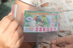 Vụ kiện đòi giải đặc biệt vé số 2 tỷ đồng: Toà yêu cầu bổ sung bằng chứng