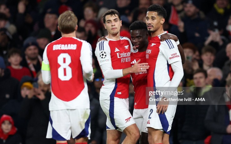 Arsenal rất gần tấm vé đi tiếp ở Champions League