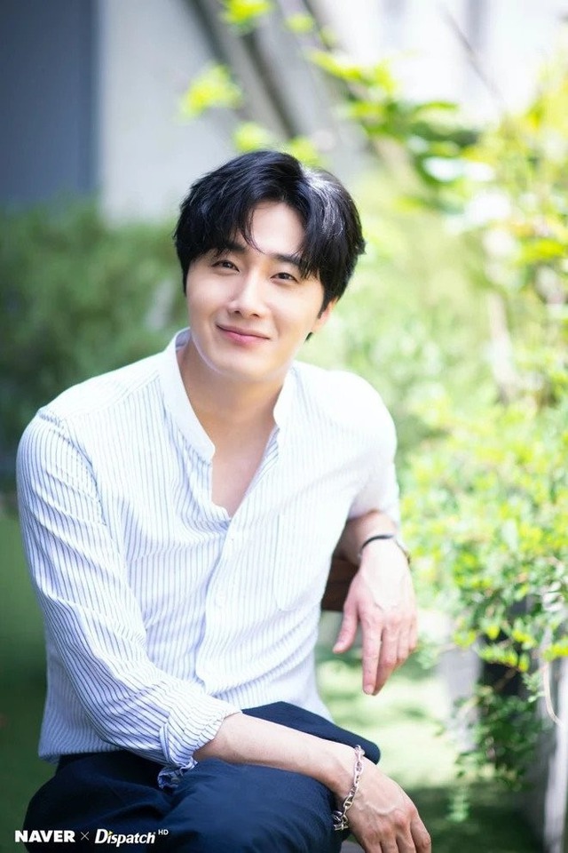 Jung Il-woo (sinh năm 1987), anh bắt đầu&nbsp;tham gia diễn xuất từ năm 19 tuổi trong bộ phim "Gia đình là số 1". Anh được đánh giá là ngôi sao điển trai bậc nhất xứ Hàn, là bạn thân của nam diễn viên Lee Min-ho. Anh còn góp mặt trong các bộ phim: Mặt trăng ôm mặt trời; Chảng quản gia của tôi; Lọ lem và 4 chàng hiệp sỹ, Đối tác hoàn hảo...