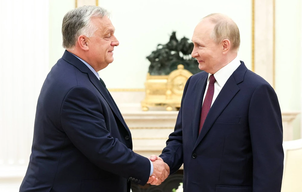 Thủ tướng Hungary Viktor Orban (trái) và Tổng thống Nga Vladimir Putin. Ảnh: TASS