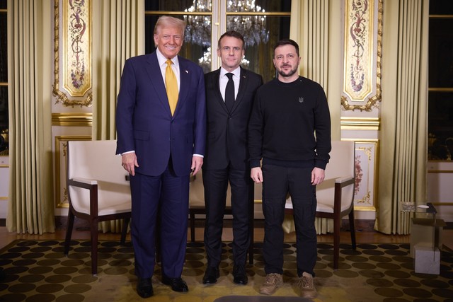 Tổng thống đắc cử Mỹ Donald Trump, Tổng thống Pháp Emmanuel Macron và Tổng thống Ukraine Volodymyr Zelensky tại Paris hôm 7-12. Ảnh: Volodymyr Zelensky/X