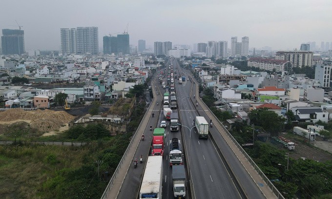 Va chạm liên hoàn trên cầu Phú Mỹ khiến giao thông tê liệt