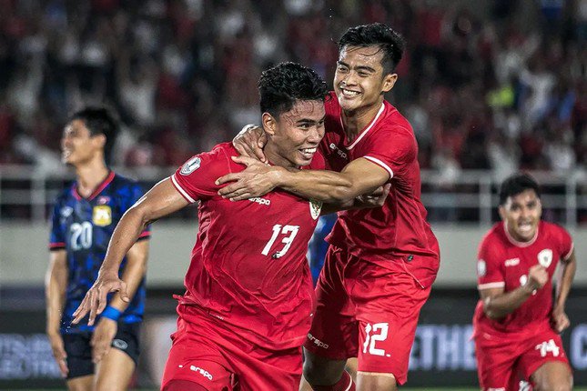 Cầu thủ Indonesia ăn mừng trong trận hòa 3-3 trước ĐT Lào.