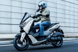 NMax 125 Tech MAX 2025 trình làng, "hạ đo ván" SH125i về trang bị hiện đại