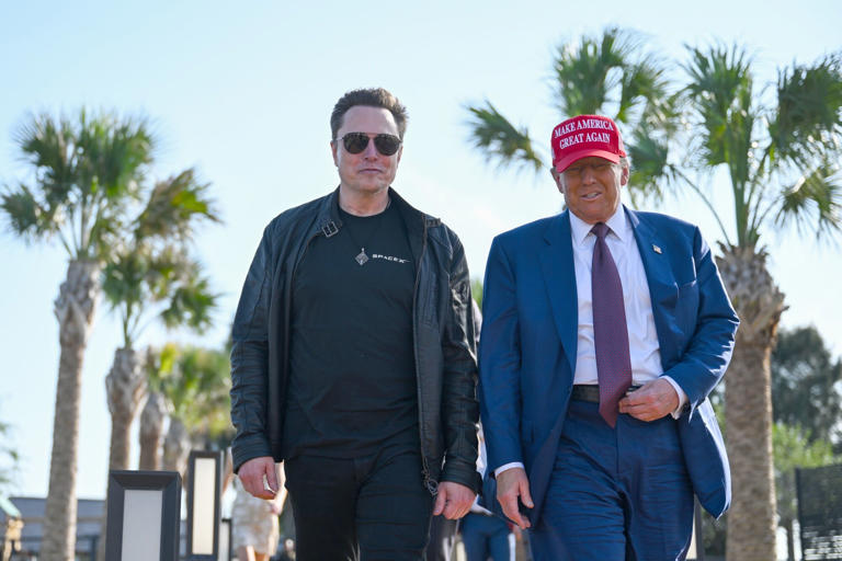 Donald Trump theo dõi SpaceX phóng chuyến bay thử nghiệm thứ sáu của tàu vũ trụ Starship