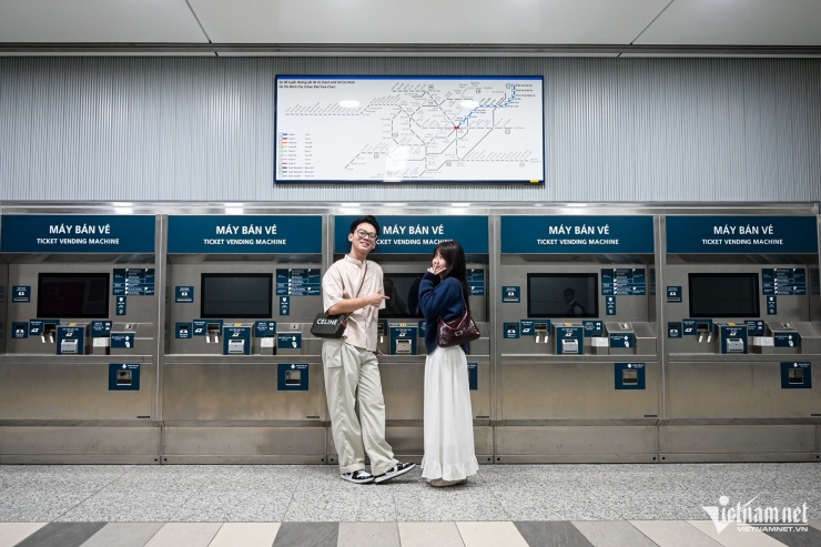 Metro Bến Thành - Suối Tiên rầm rập chạy thử, thiếu nữ hào hứng check-in - 4