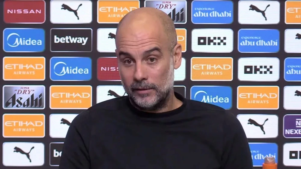 Pep Guardiola tuyên bố kỳ lạ rằng, ông muốn Man City thi đấu với MU như trong trận thua Sporting 1-2. ẢNH: HAYTERSTV