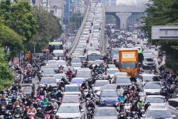 Hà Nội rét đậm đầu tuần, ùn tắc kéo dài khiến dân chật vật