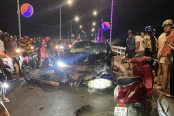 Tài xế say xỉn tông 5 người, thiếu niên rơi xuống cầu