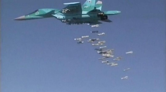 Chiến đấu cơ Su-34 của Nga thả bom ở tỉnh Deir ez-Zor, Syria. Ảnh: Reuters