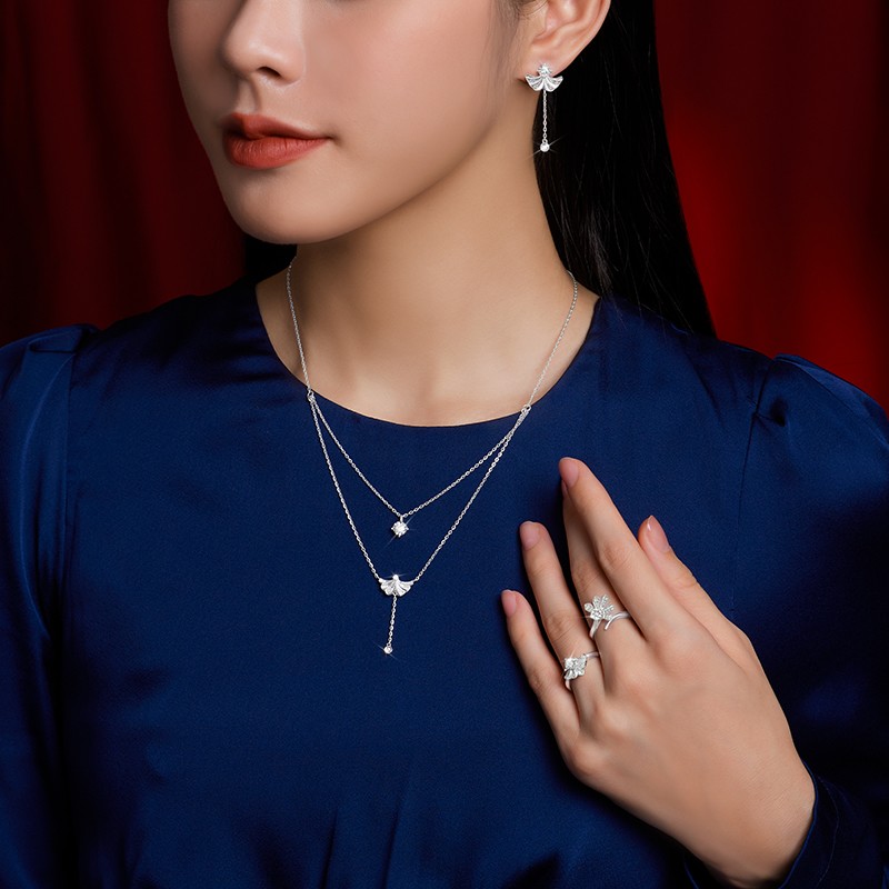 Bộ sưu tập My First Diamond, với những tia sáng lấp lánh từ kim cương tinh tuyển, cùng thiết kế đẳng cấp sẽ giúp nàng tỏa sáng trong buổi tiệc. Ảnh: PNJ