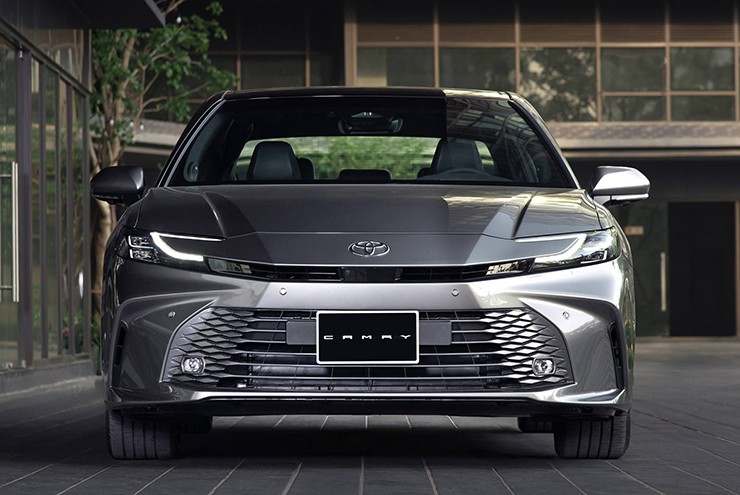 Chính thức có giá bán Toyota Camry thế hệ mới - 1