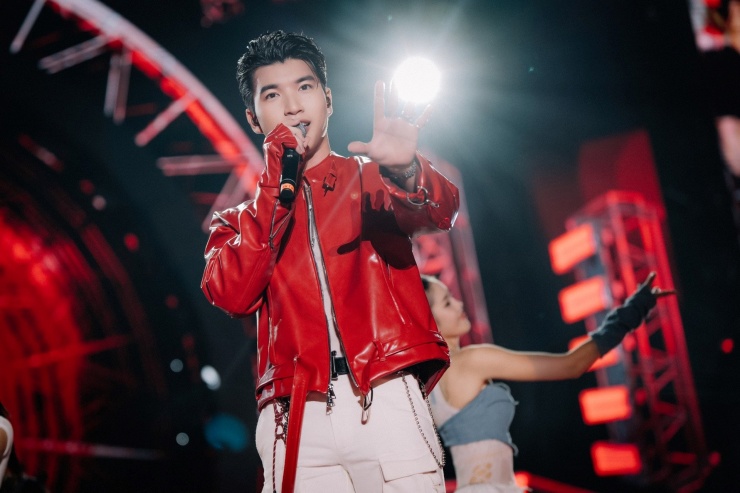 Rapper HIEUTHUHAI chạm ngưỡng top 5 cát-sê showbiz.