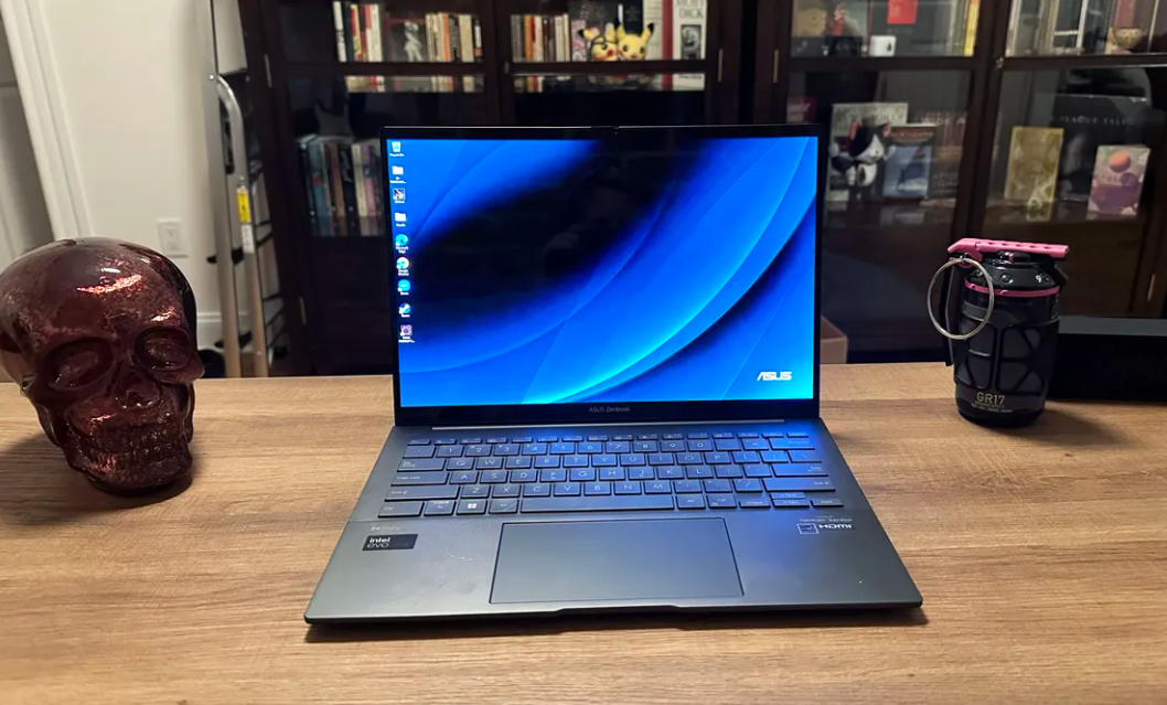 Asus Zenbook 14 OLED (Q425).