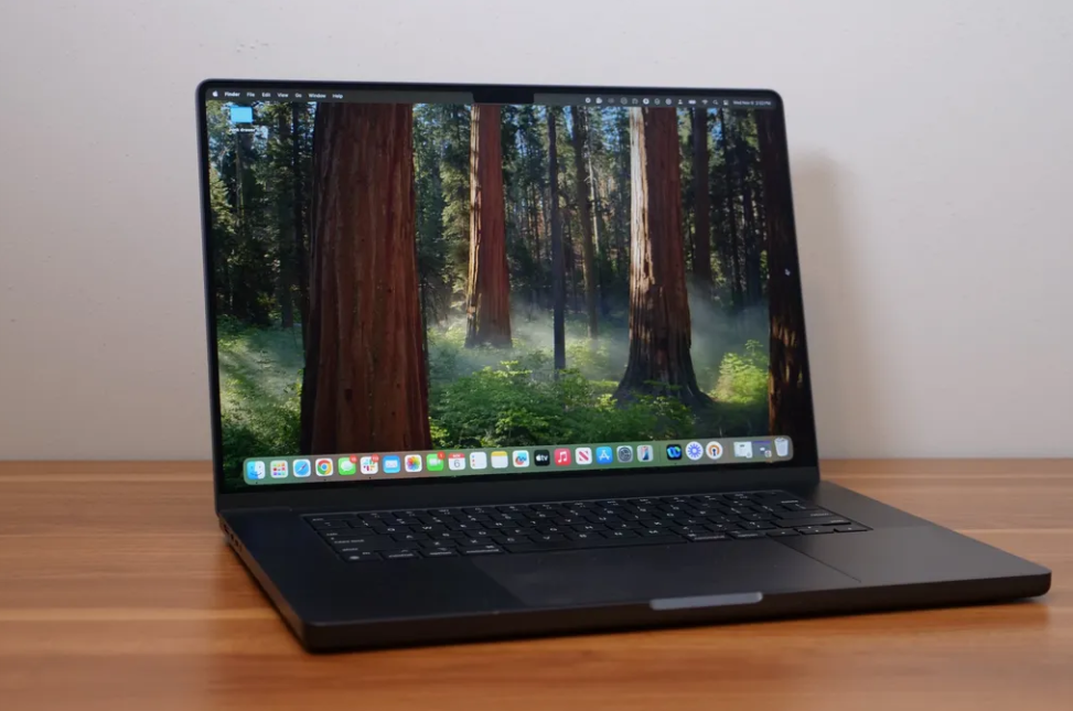 MacBook Pro 16 inch (M4 Pro, 2024).