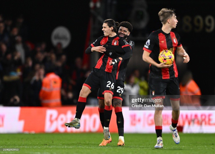 Bournemouth hòa "hú vía" West Ham