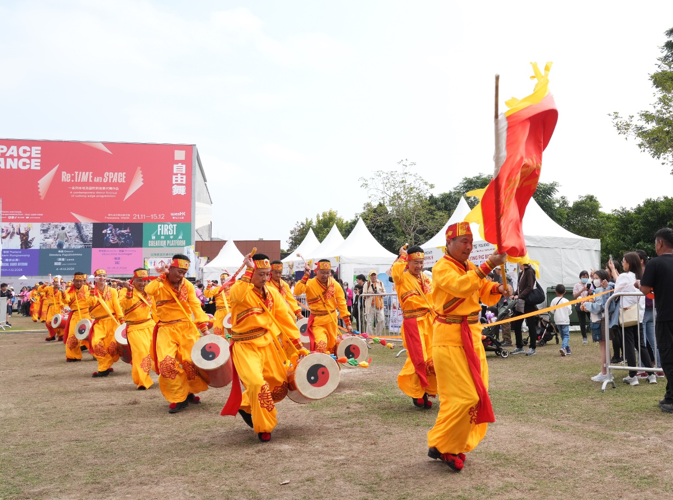 Lễ hội Trống nổi bật với màn diễu hành được công nhận là di sản văn hóa phi vật thể của Trung Quốc.