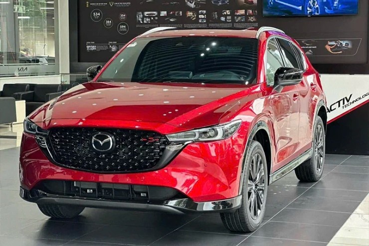 Phía trước Mazda CX-5.