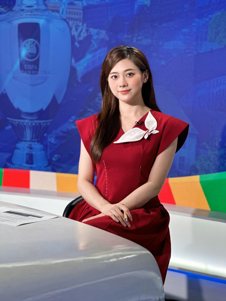 Hiện tại, Huyền Trang dẫn chương trình thể thao của Truyền hình MyTV. Hè năm 2024, người đẹp cũng ghi dấu ấn đậm nét khi trở thành MC bình luận trong chương trình "Đồng hành cùng Euro 2024”.&nbsp;