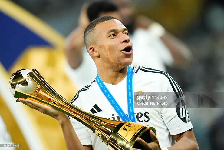 Danh hiệu thứ 2 của Mbappe trong màu áo Real Madrid