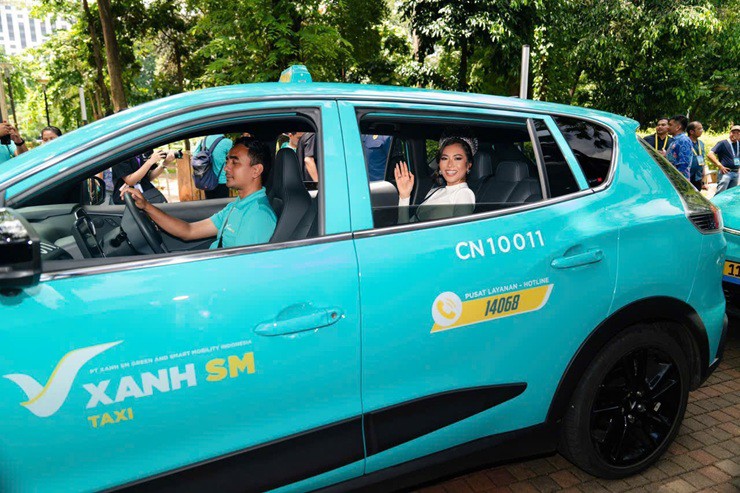 Tỷ phú Phạm Nhật Vượng chính thức ra mắt dịch vụ taxi điện Xanh SM tại Indonesia