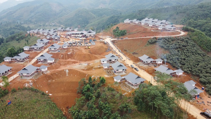 Sau hơn 2 tháng thi công, khu tái định cư Làng Nủ đã hoàn thành và bàn giao để bà con chuyển về nơi ở mới. Ảnh: Báo Lào Cai